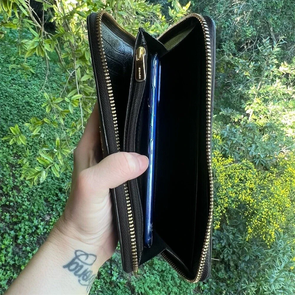 COACH Large Crossgrain Leather Travel Wallet Black with Gold Hardware AUTHENTIC